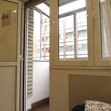 En El Centro. Con Terraza. 3 Hab. شقة